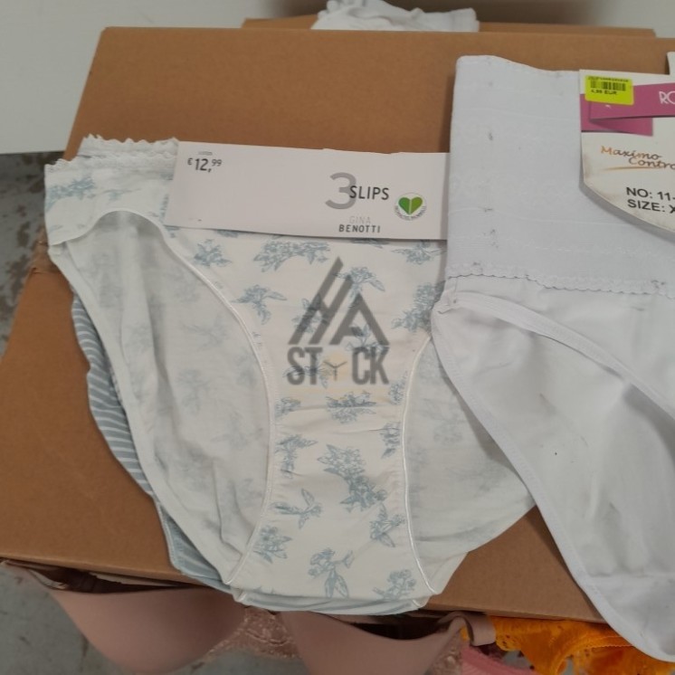 SOUS VETEMENTS FEMME - 210 pièces