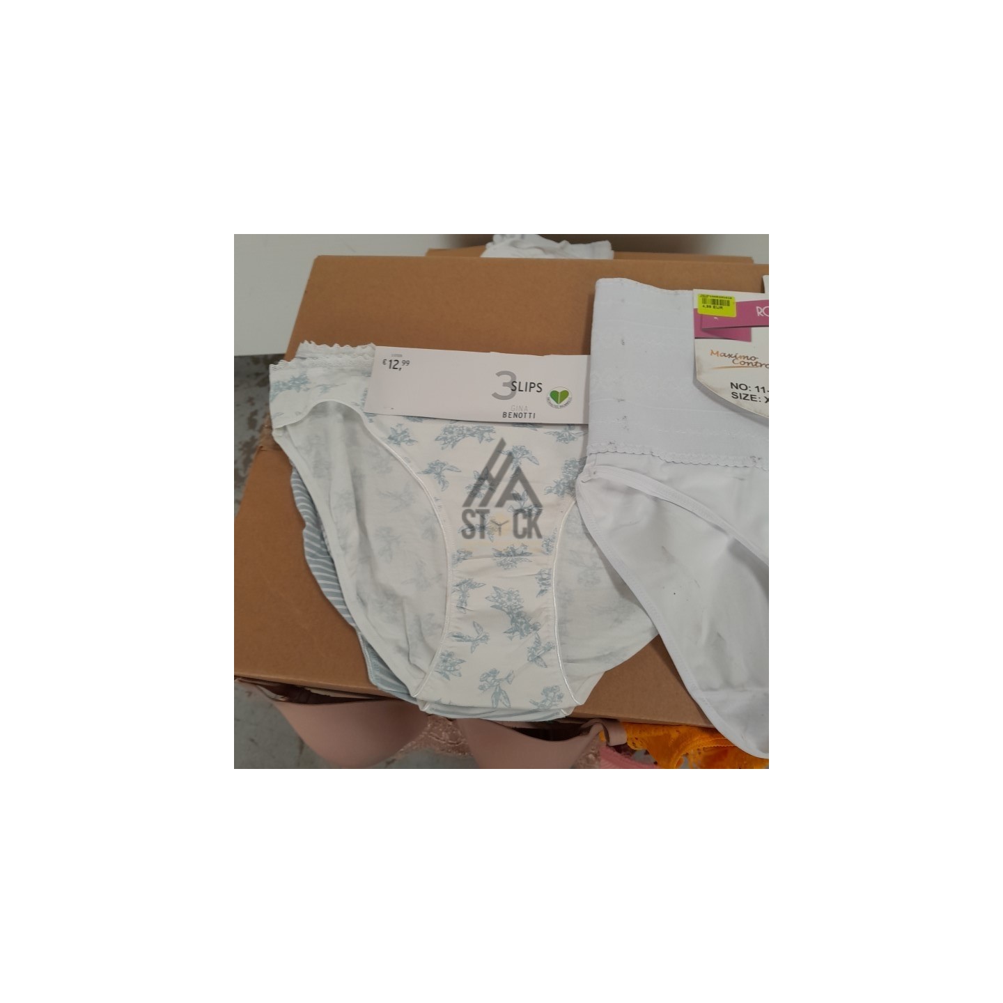 SOUS VETEMENTS FEMME - 210 pièces