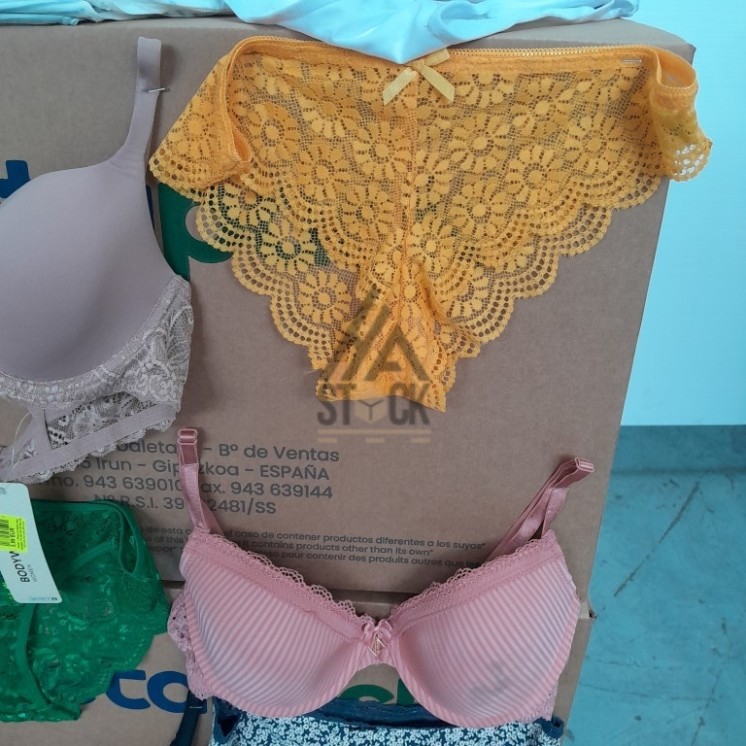 SOUS VETEMENTS FEMME - 210 pièces