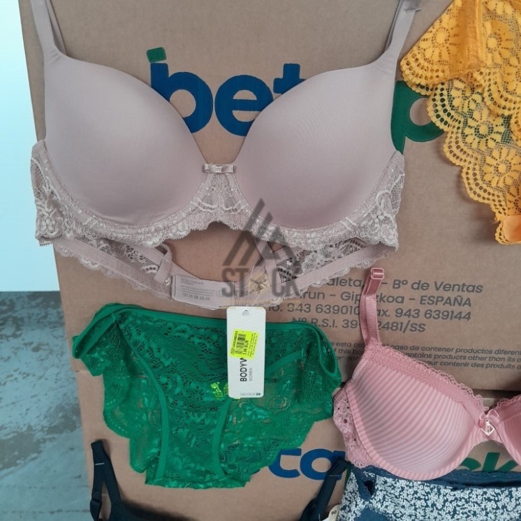 SOUS VETEMENTS FEMME - 210 pièces