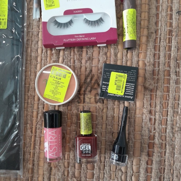 COSMÉTIQUE - 300 pièces