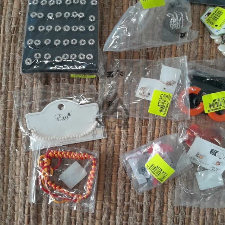 BIJOUX - 300 pièces