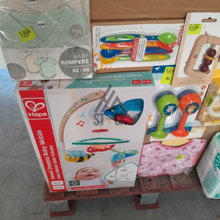 PUÉRICULTURE - 170 pièces