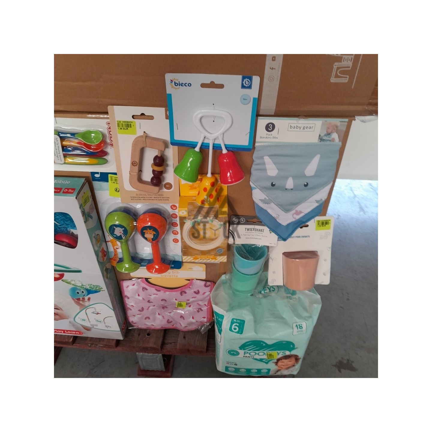 PUÉRICULTURE - 170 pièces