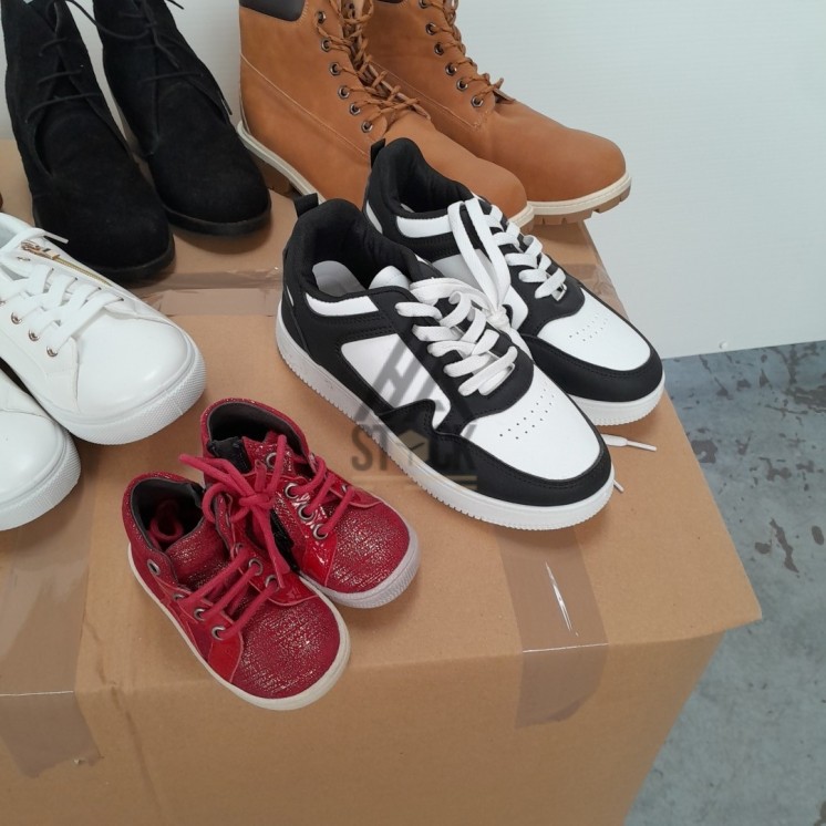 CHAUSSURES -  60 paires