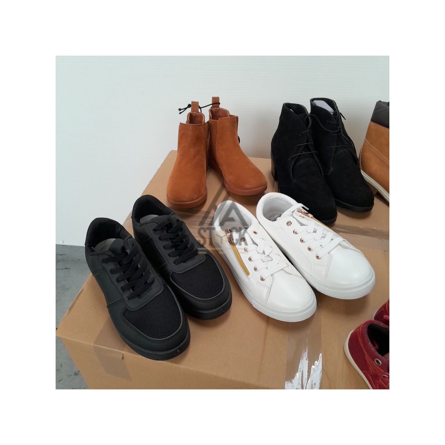 CHAUSSURES -  60 paires