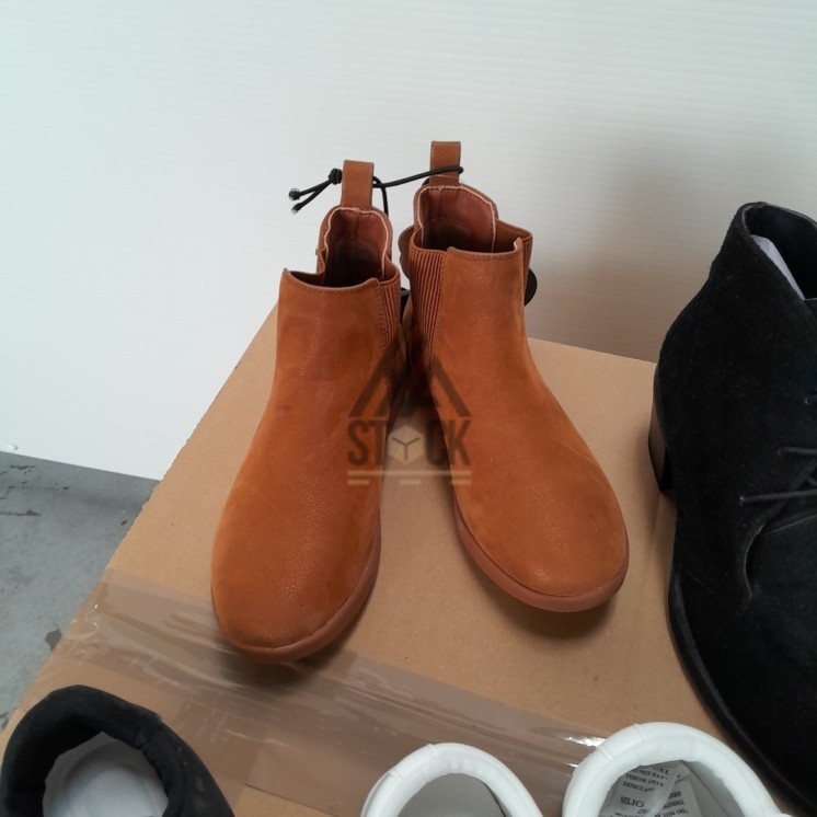 CHAUSSURES -  60 paires