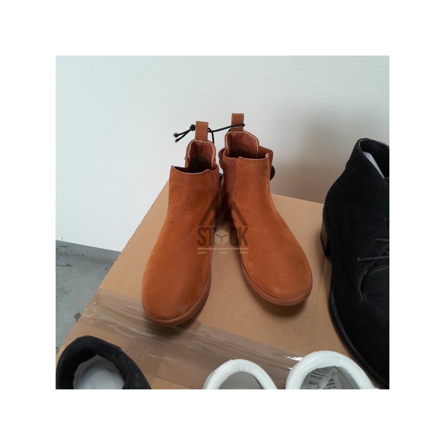 CHAUSSURES -  60 paires