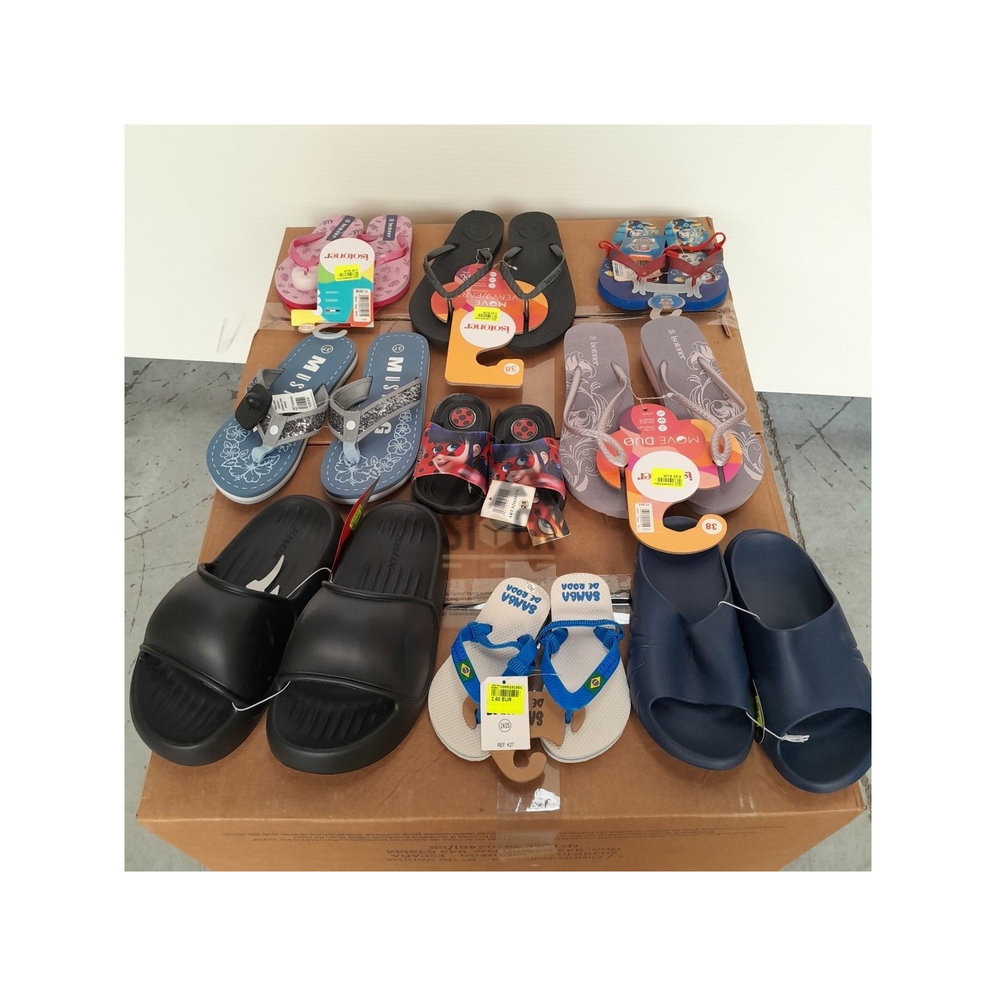 Tong & Crocs - 75 pièces