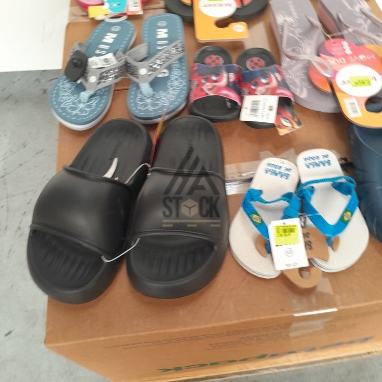 Tong & Crocs - 75 pièces