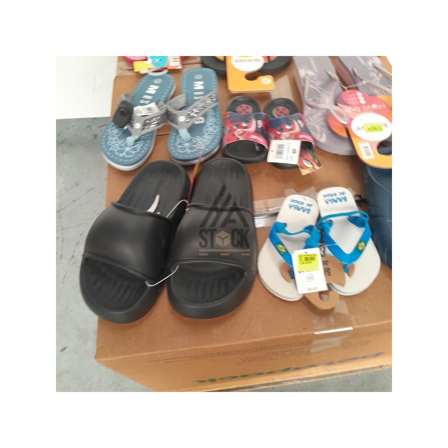 Tong & Crocs - 75 pièces