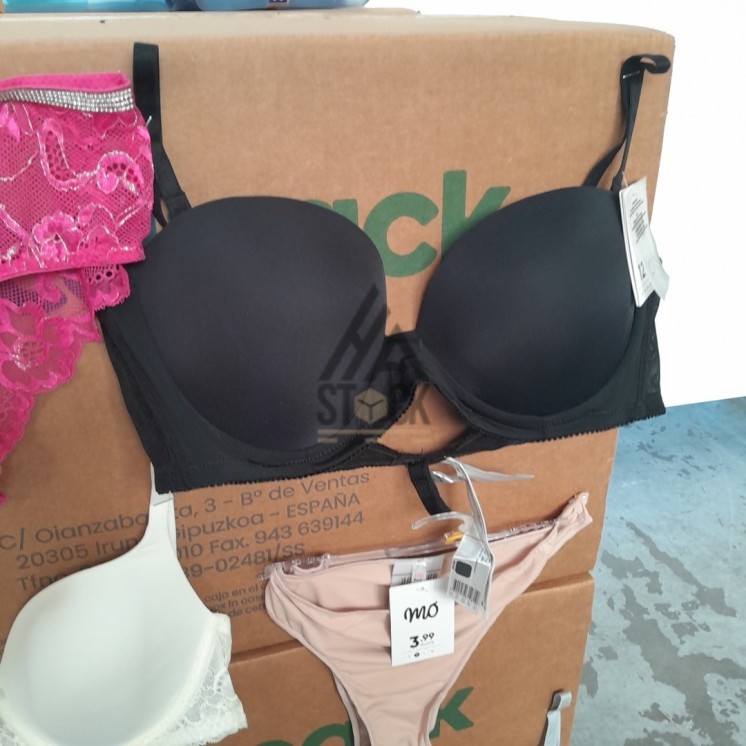 SOUS VETEMENTS FEMME - 210 pièces