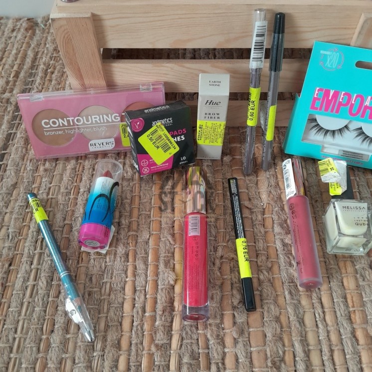 COSMÉTIQUE - 300 pièces