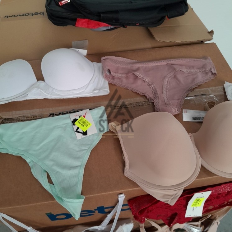 SOUS VETEMENTS FEMME - 220 pièces