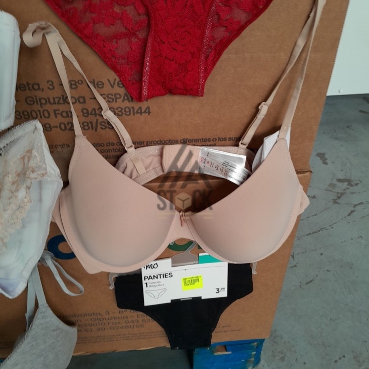 SOUS VETEMENTS FEMME - 220 pièces