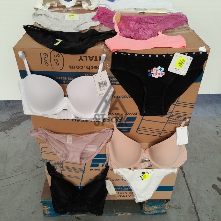 SOUS VETEMENTS FEMME - 220 pièces