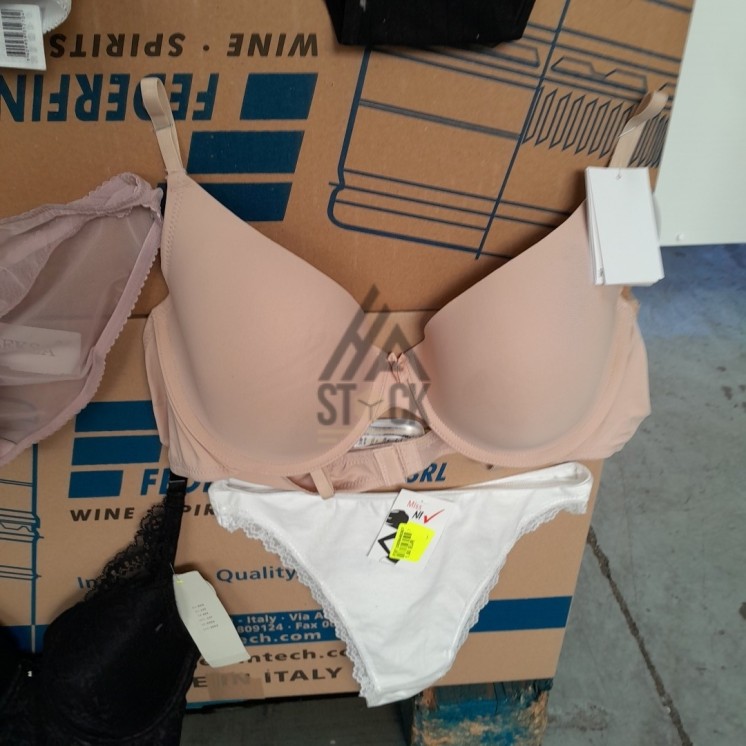 SOUS VETEMENTS FEMME - 220 pièces