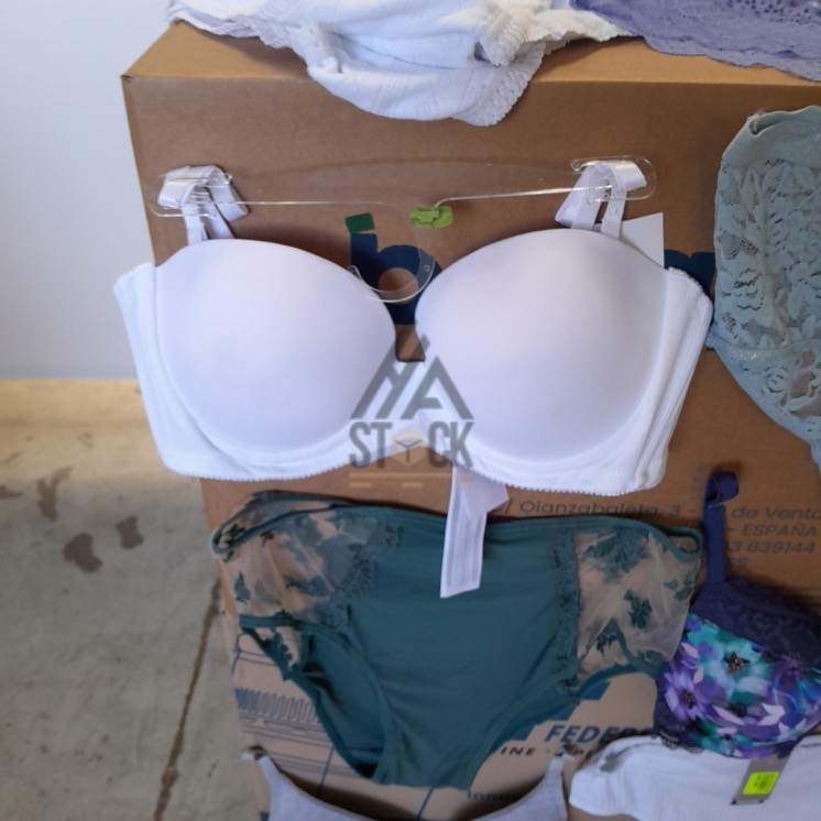 SOUS VETEMENTS FEMME - 220 pièces