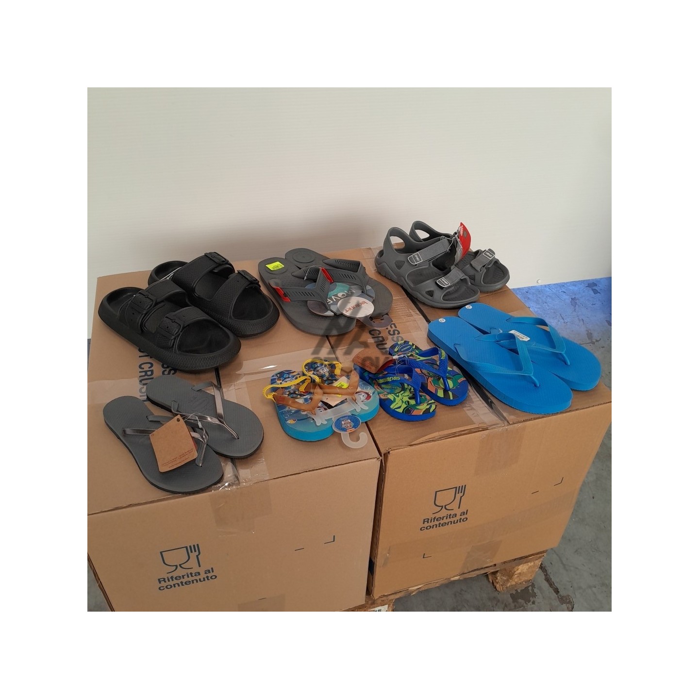 Tong & Crocs - 60 pièces