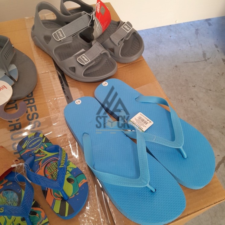 Tong & Crocs - 60 pièces