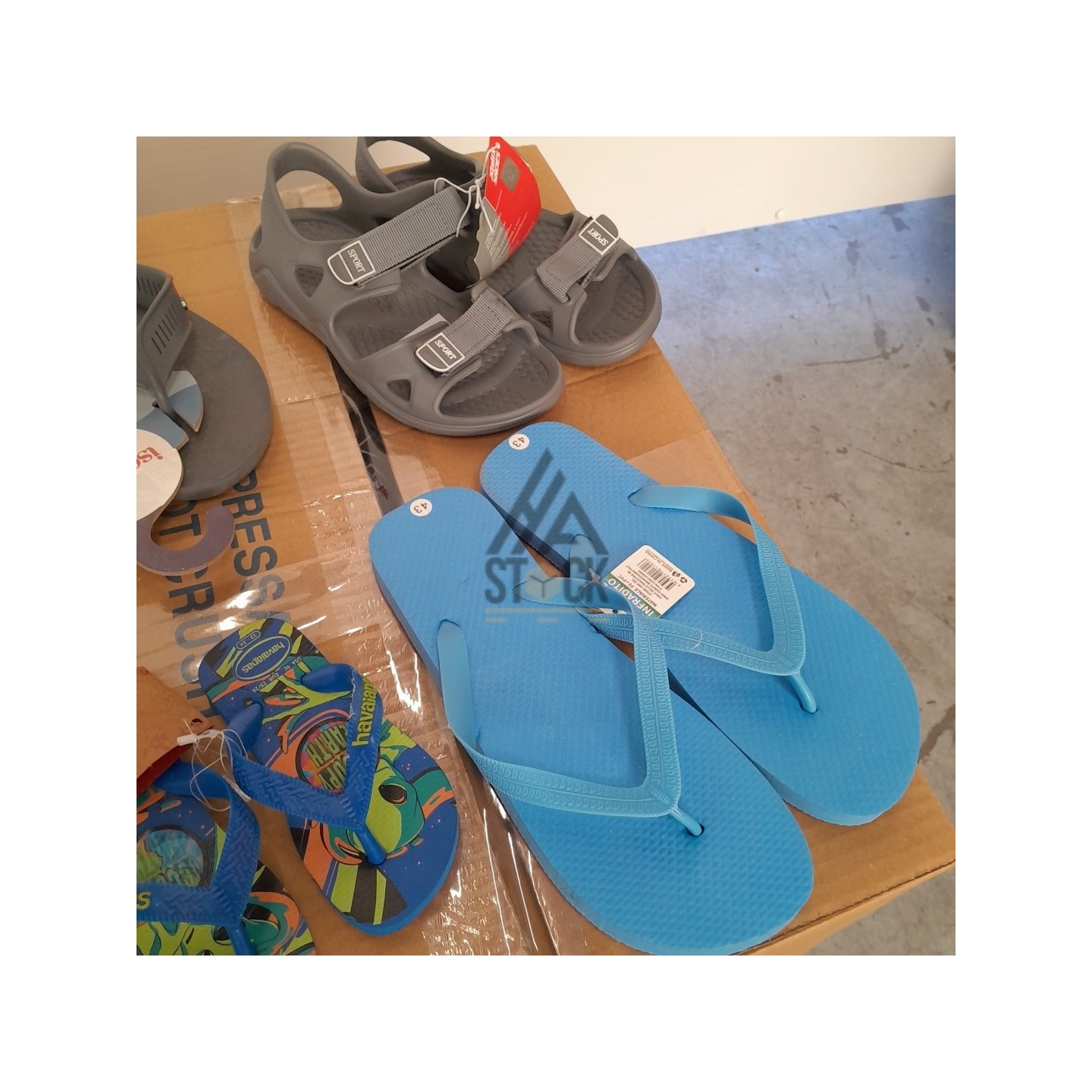 Tong & Crocs - 60 pièces