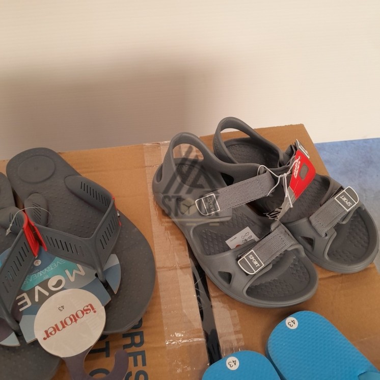 Tong & Crocs - 60 pièces