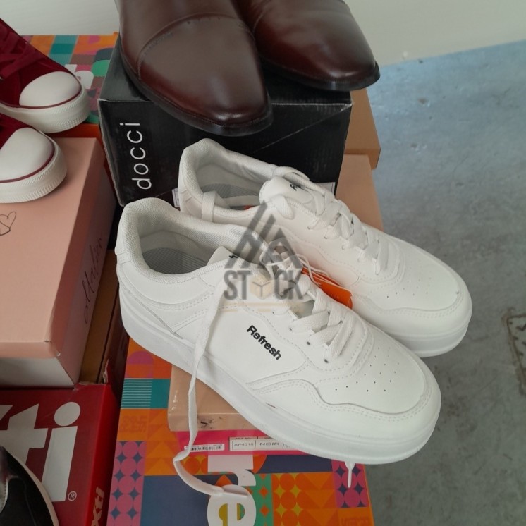 CHAUSSURE en boite  - 20 paires